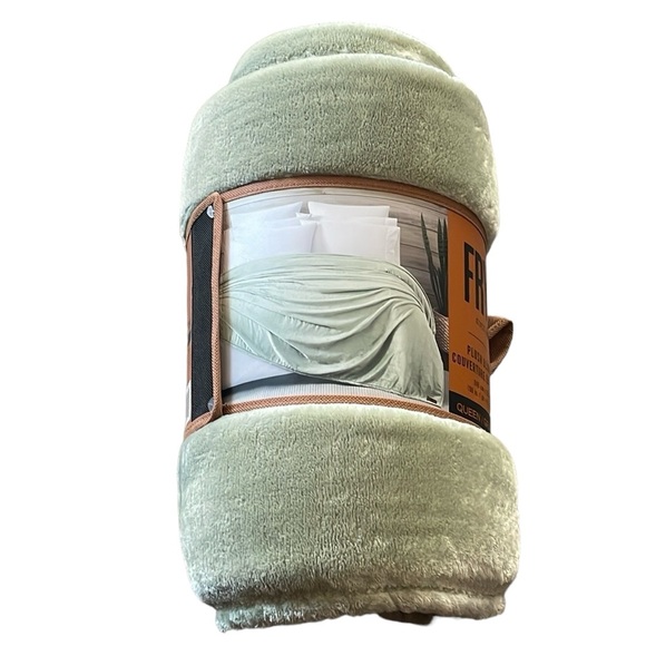 Frye - Plush Blanket - Picture 6 of 6